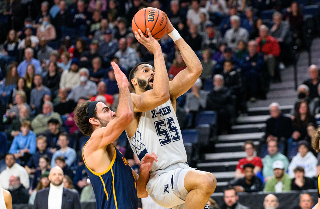 STFX cruises past Queen’s into semifinals